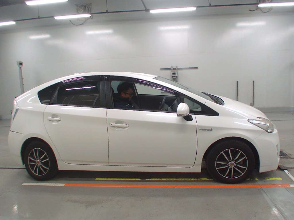 2011 Toyota Prius ZVW30[2]