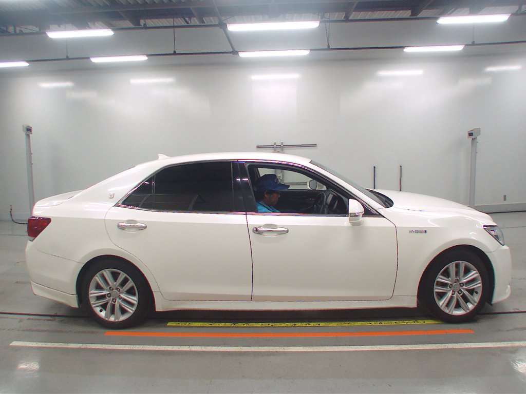 2013 Toyota Crown Hybrid AWS210[2]