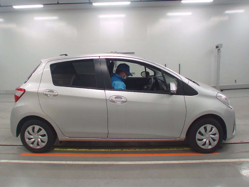 2017 Toyota Vitz KSP130[2]