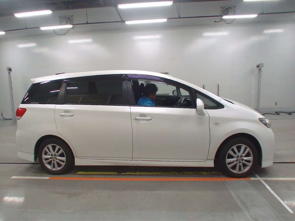 2011 Toyota Wish ZGE20W[2]