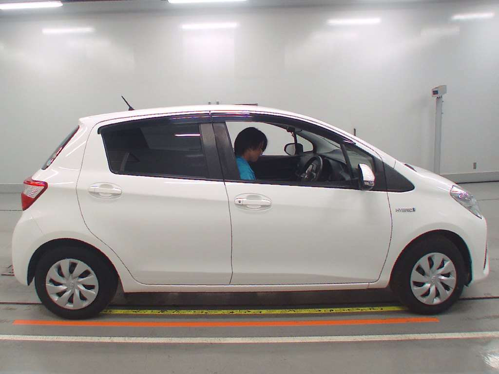 2019 Toyota Vitz NHP130[2]