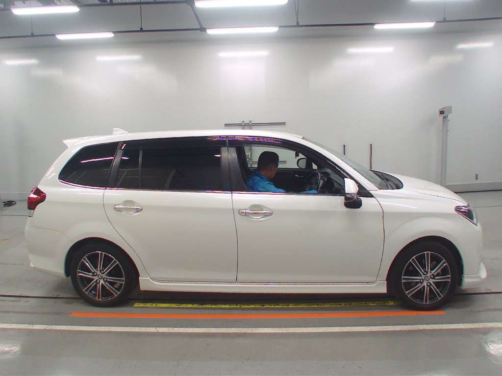 2015 Toyota Corolla Fielder NRE161G[2]