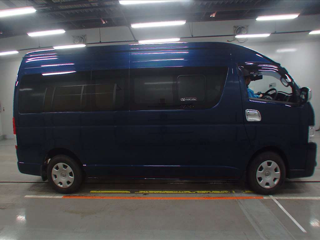 2017 Toyota Regiusace Van TRH226K[2]