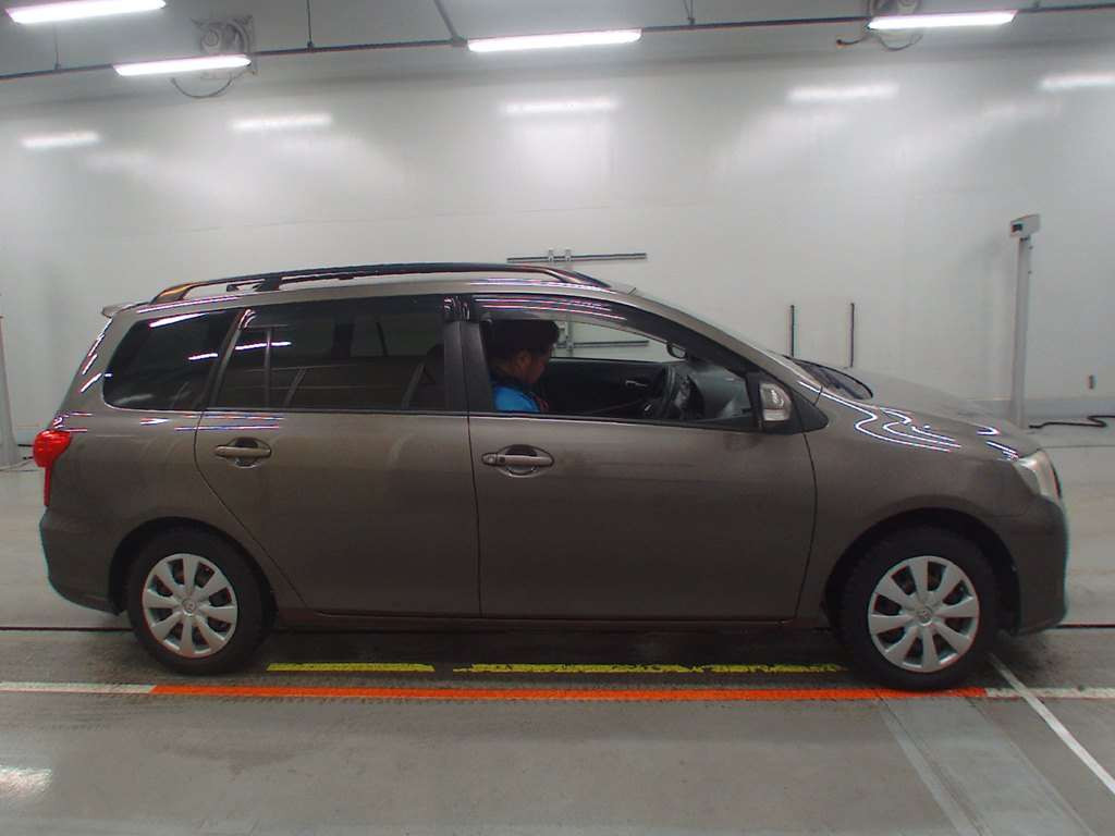 2010 Toyota Corolla Fielder NZE141G[2]