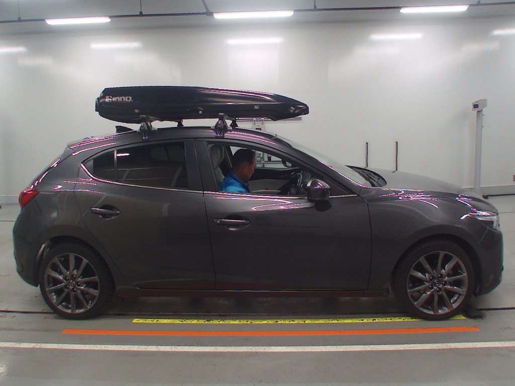 2016 Mazda Axela Sport BMLFS[2]