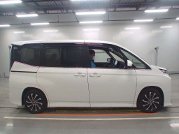 2023 Toyota Voxy