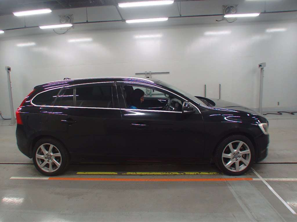 2014 Volvo V60 FB4164T[2]