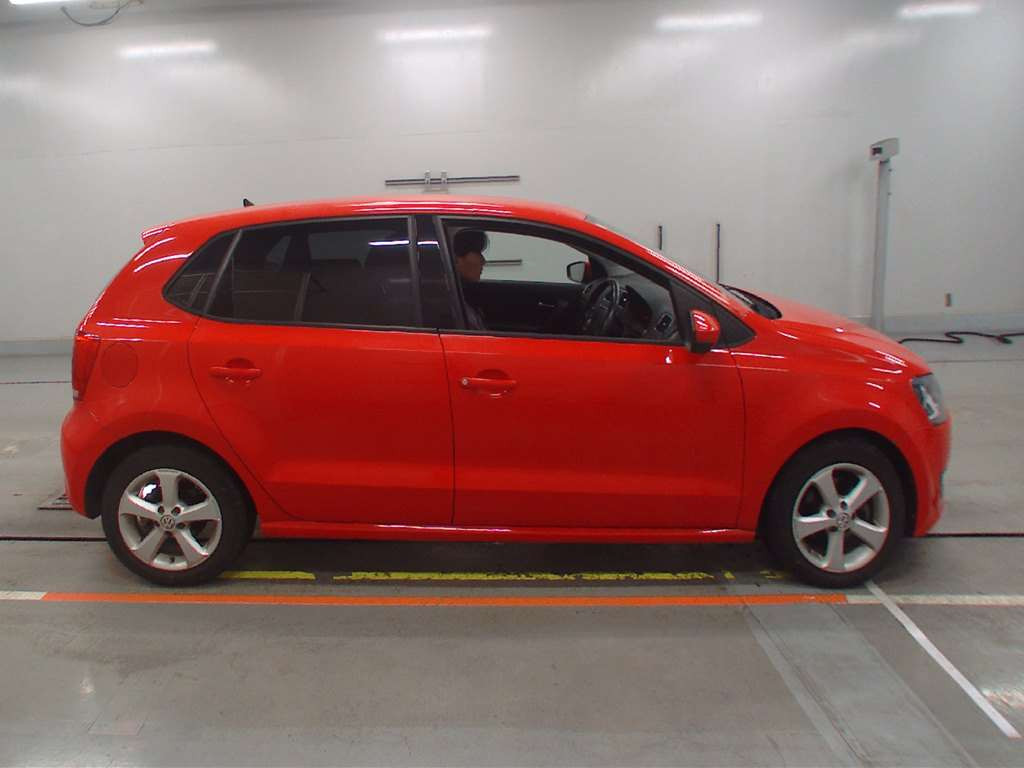 2013 Volkswagen Polo 6RCBZ[2]