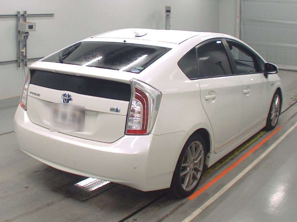 2015 Toyota Prius ZVW30[1]