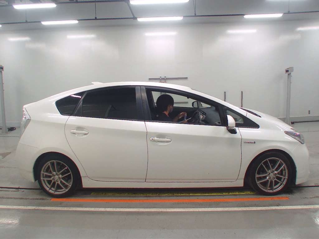 2015 Toyota Prius ZVW30[2]