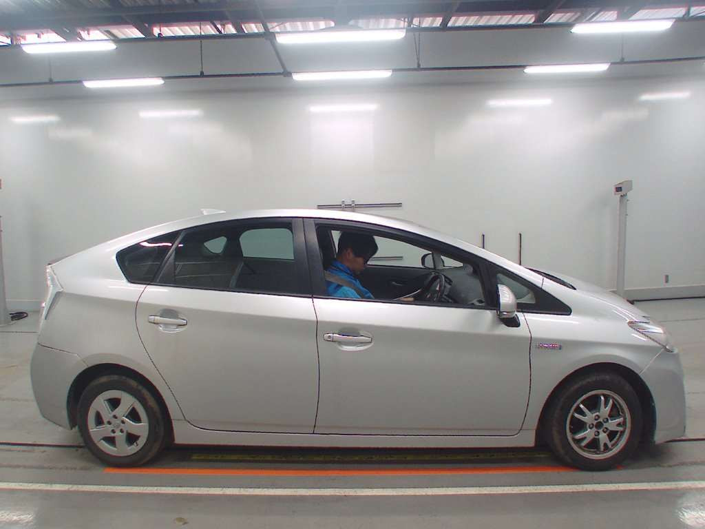 2010 Toyota Prius ZVW30[2]