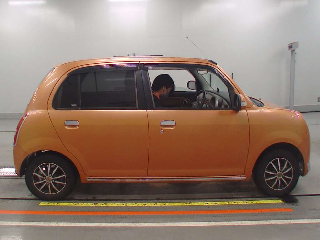 2006 Daihatsu Miragino L650S[2]