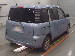 2004 Toyota Sienta