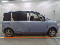 2004 Toyota Sienta