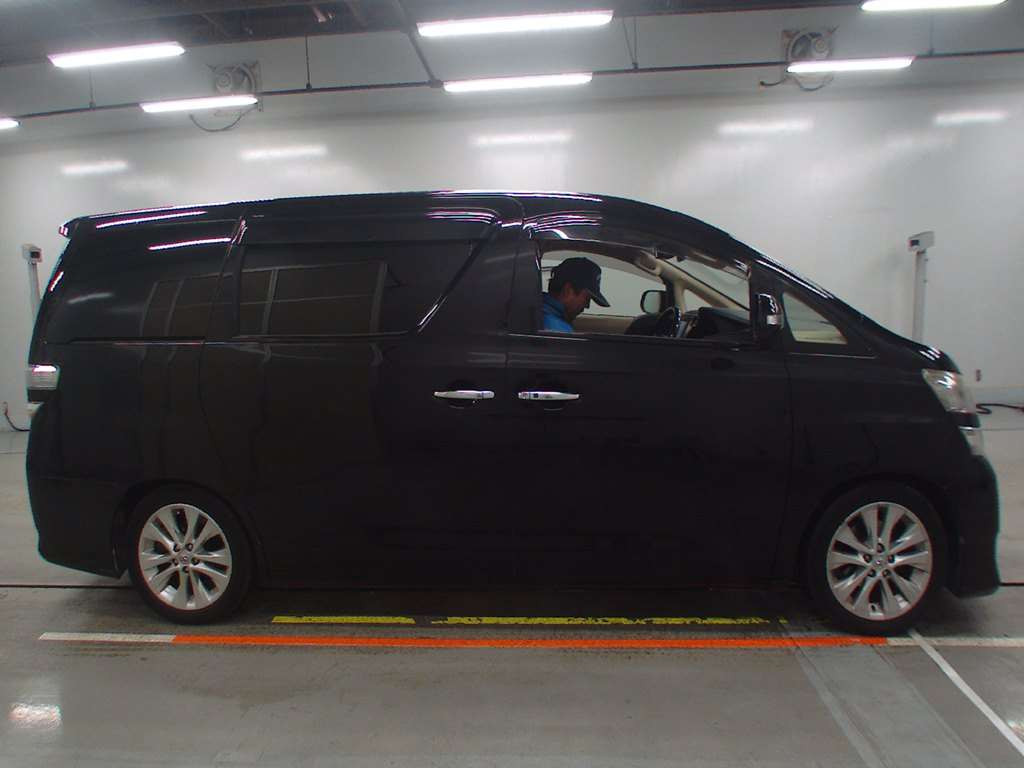 2012 Toyota Vellfire GGH25W[2]