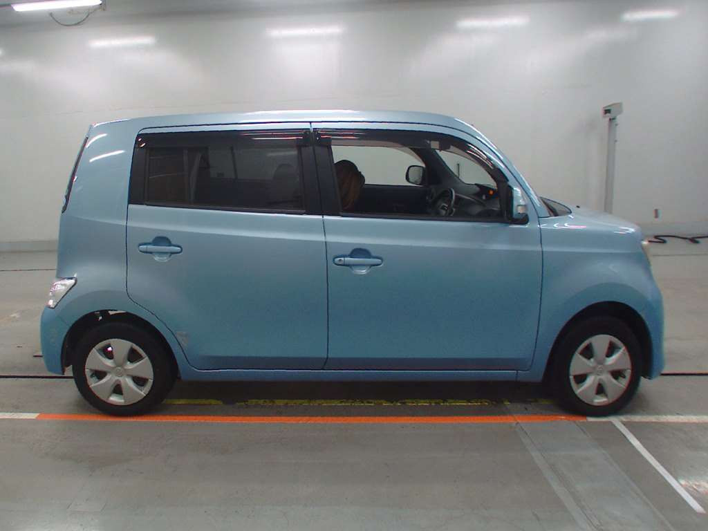 2010 Toyota bB QNC20[2]