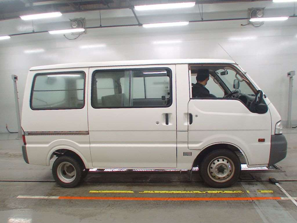 2014 Mazda Bongo Van SKP2V[2]