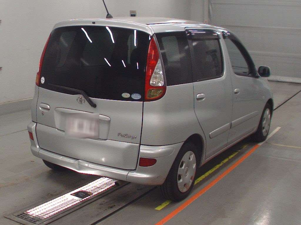 2005 Toyota Fun Cargo NCP20[1]