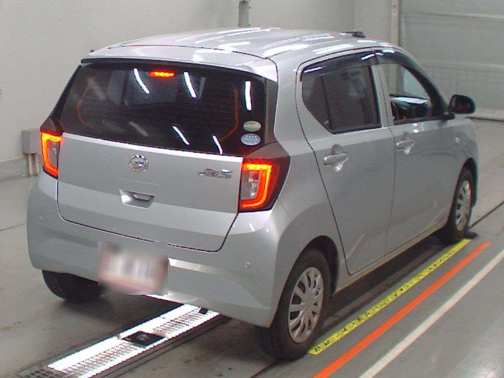 2018 Daihatsu Mira es LA350S[1]