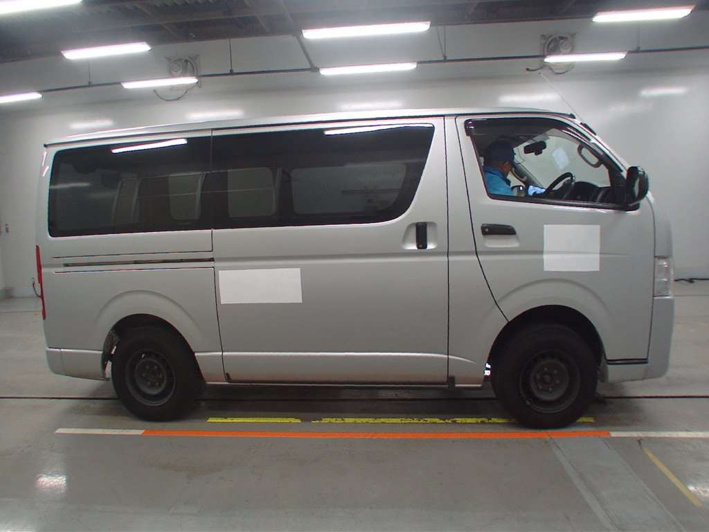 2017 Toyota Regiusace Van KDH206V[2]