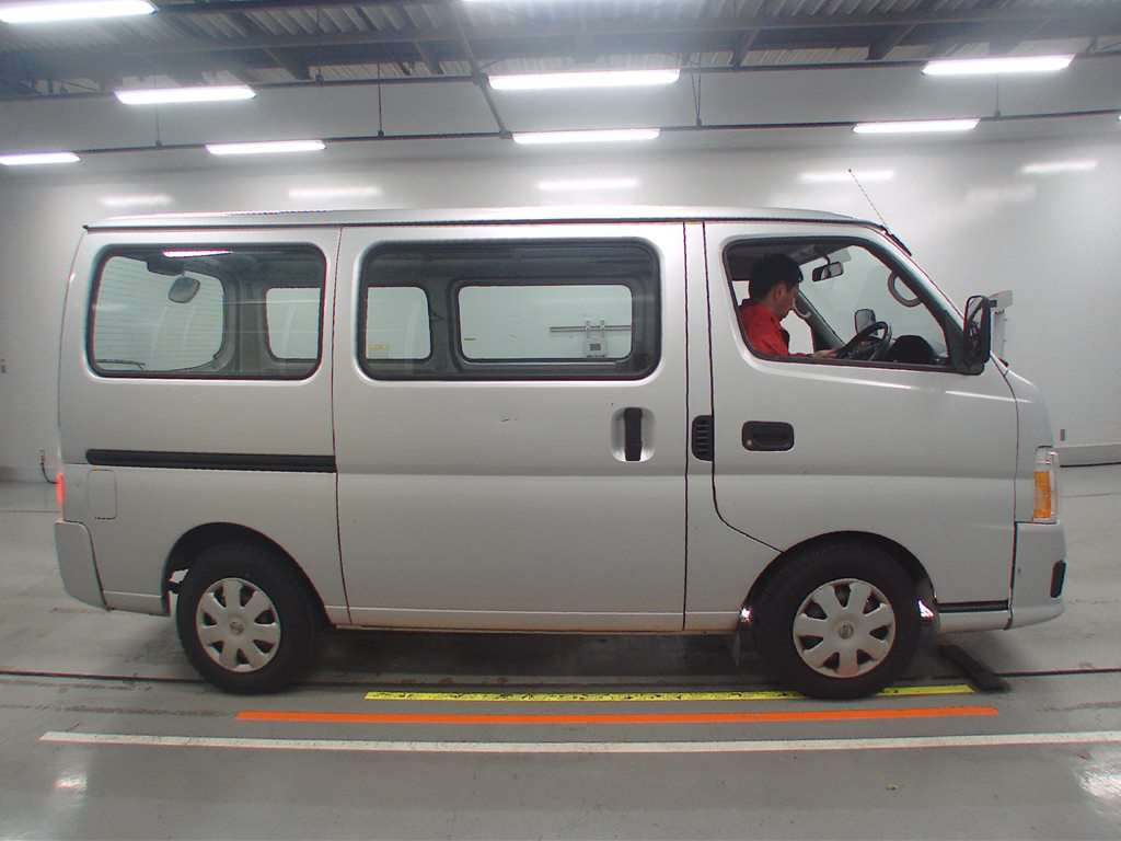 2011 Nissan Caravan Van VRE25[2]