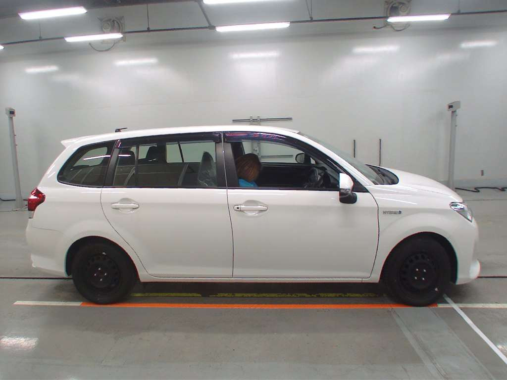 2020 Toyota Corolla Fielder NKE165G[2]