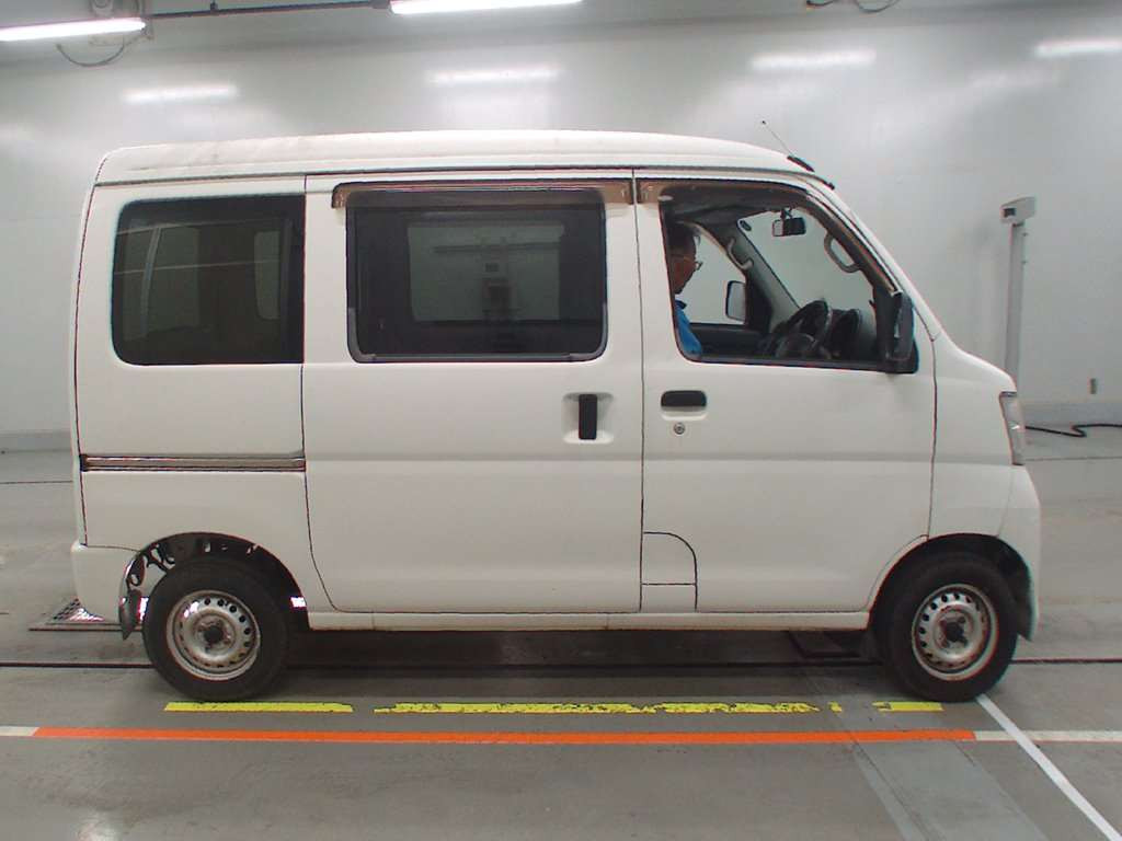 2013 Daihatsu Hijet Cargo S331V[2]