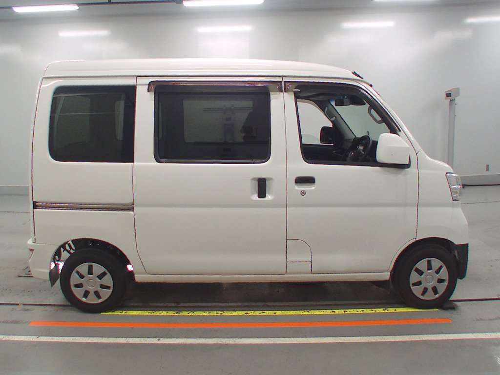 2020 Daihatsu Hijet Cargo S331V[2]