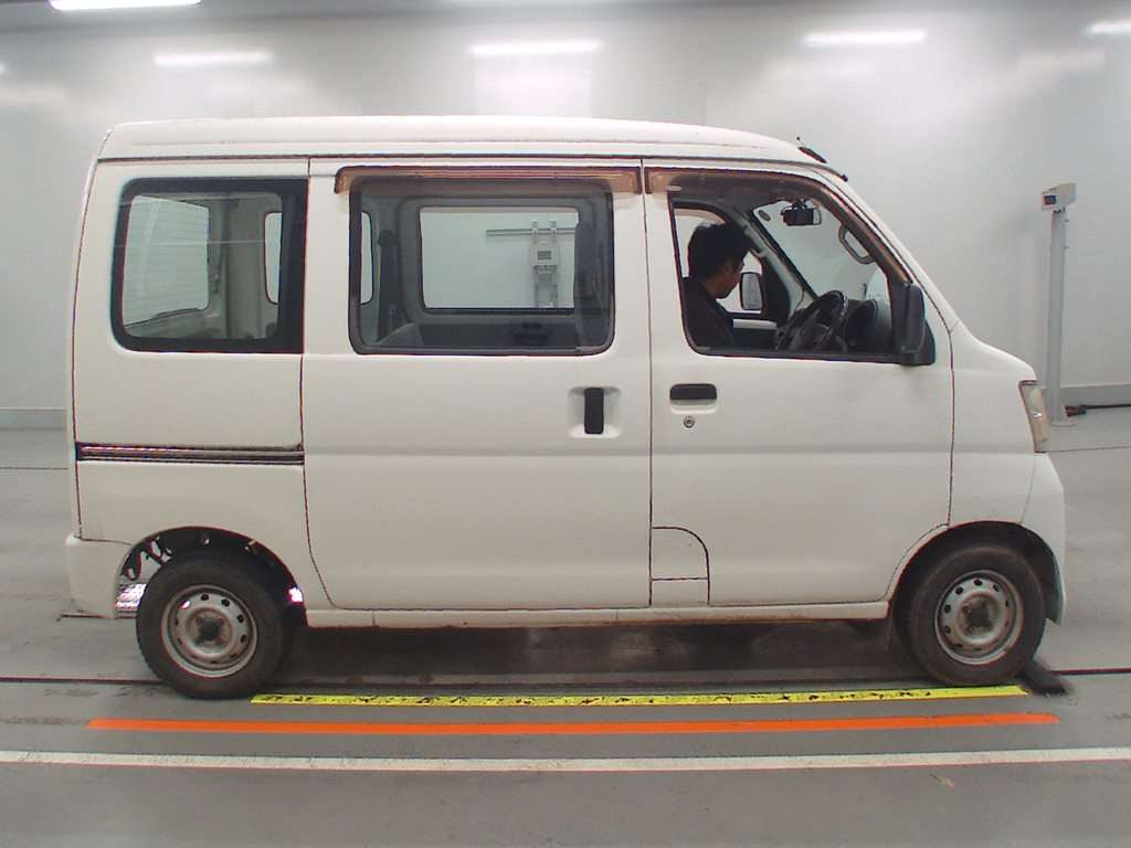 2012 Daihatsu Hijet Cargo S331V[2]