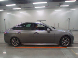 2021 Toyota Crown Hybrid