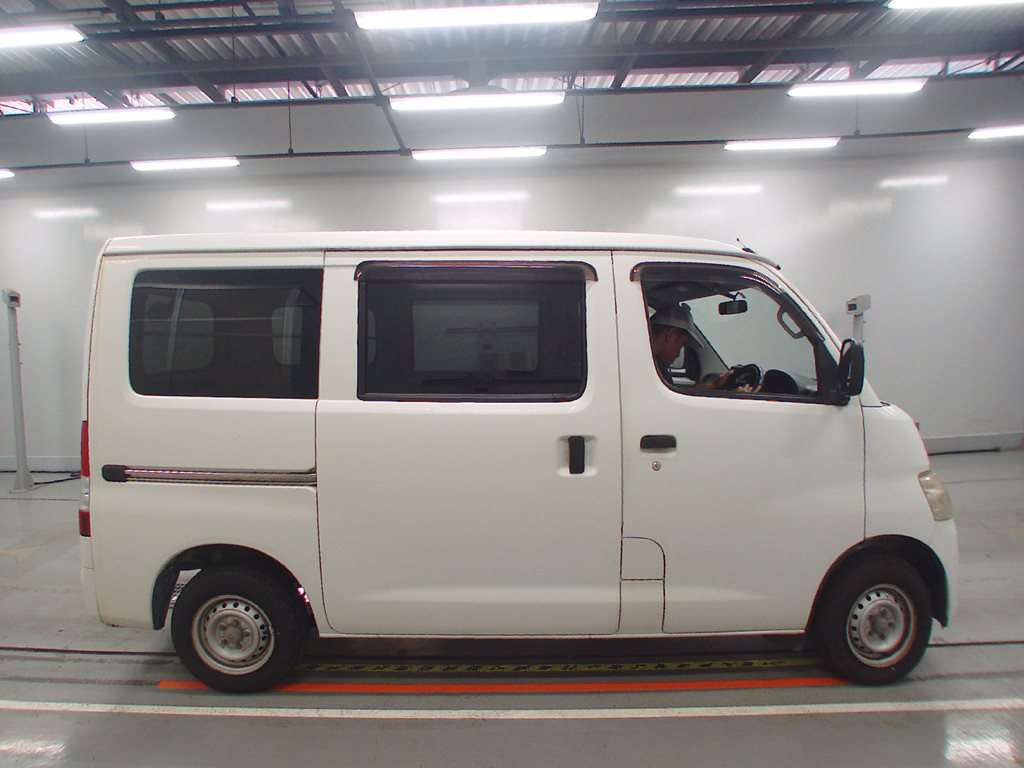 2014 Toyota Liteace Van S402M[2]