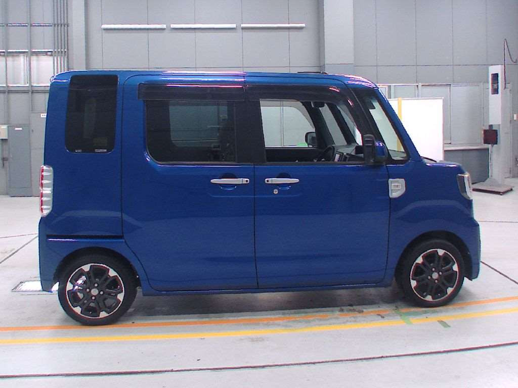 2017 Daihatsu Wake LA700S[2]