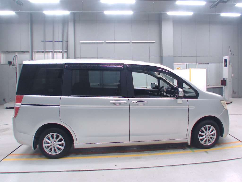 2009 Honda Step WGN RK1[2]