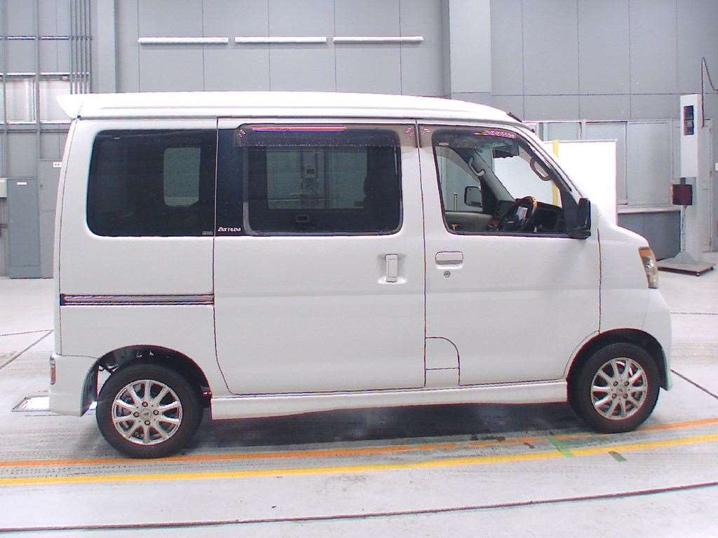 2010 Daihatsu Atrai Wagon S321G[2]