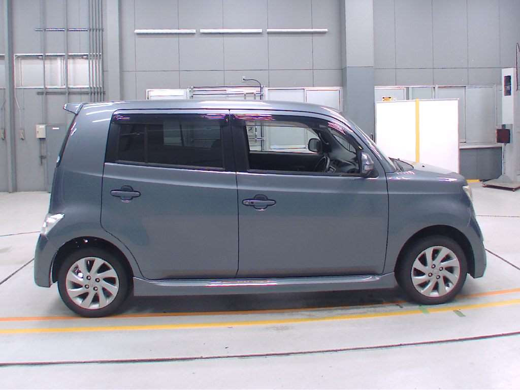 2011 Toyota bB QNC25[2]