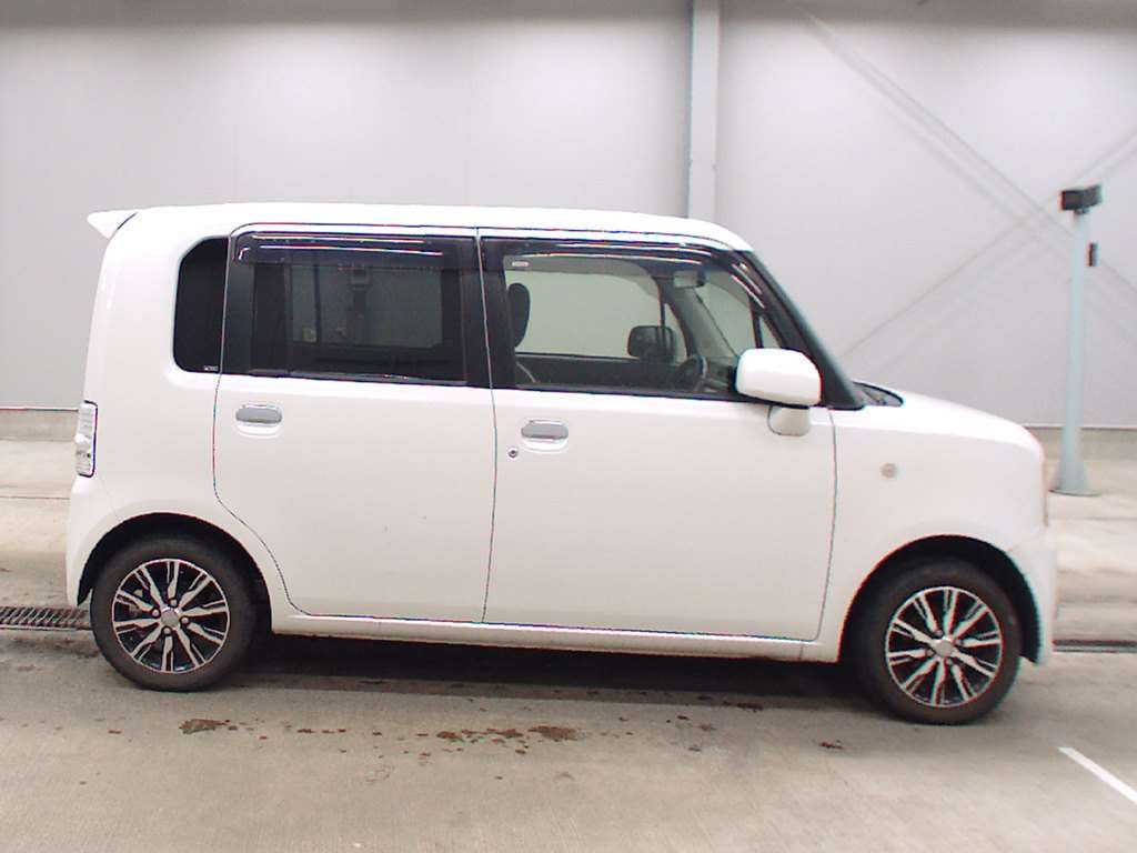 2015 Daihatsu Move Conte L585S[2]