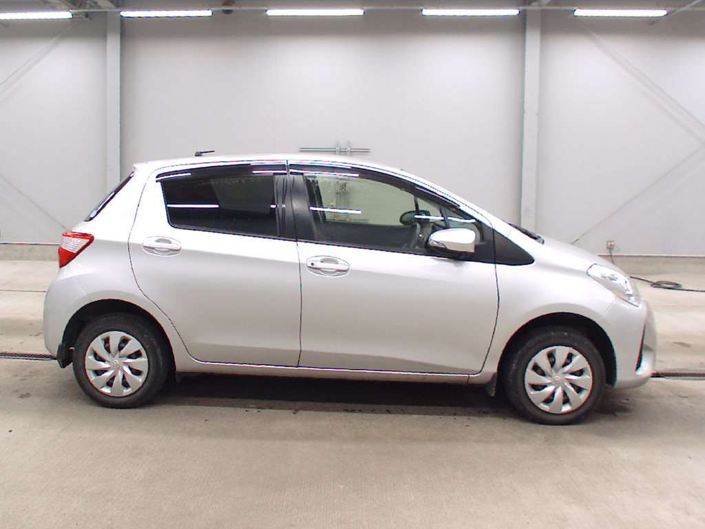 2017 Toyota Vitz NSP135[2]