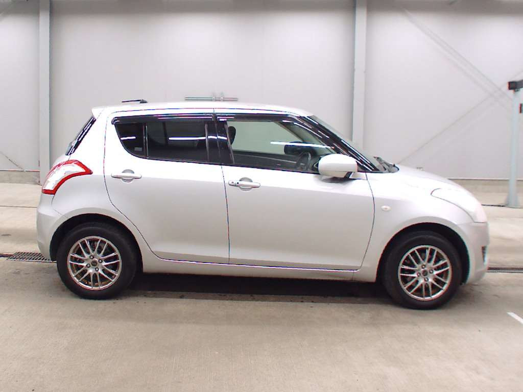 2011 Suzuki Swift ZD72S[2]