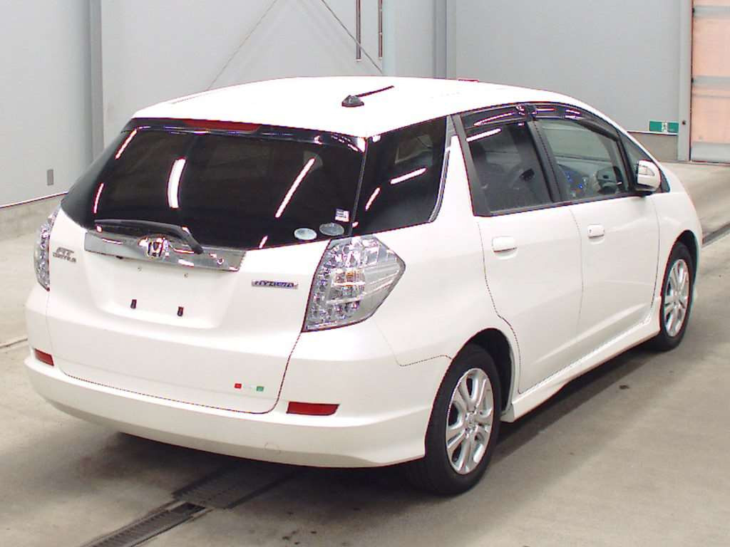 2011 Honda Fit Shuttle Hybrid GP2[1]