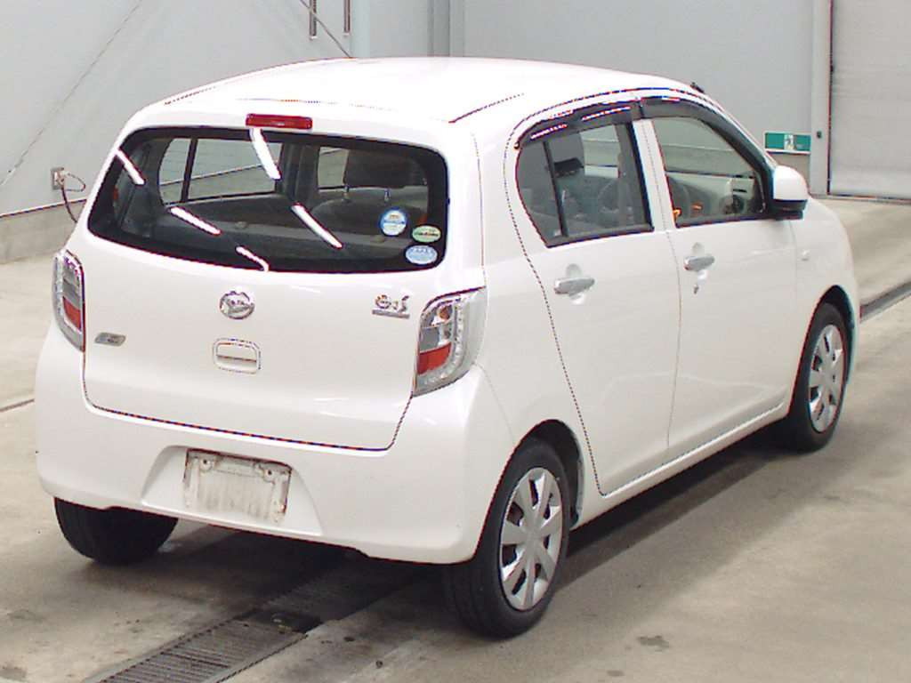 2013 Daihatsu Mira es LA300S[1]