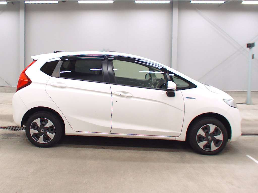 2016 Honda Fit Hybrid GP6[2]