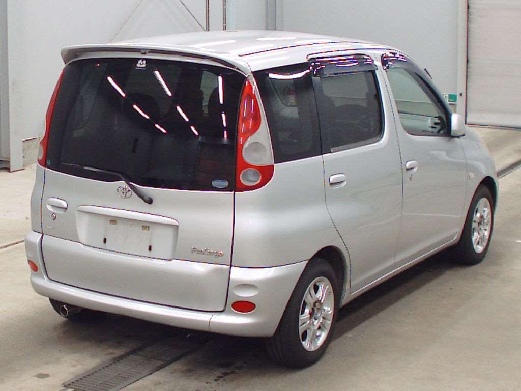 2002 Toyota Fun Cargo NCP25[1]