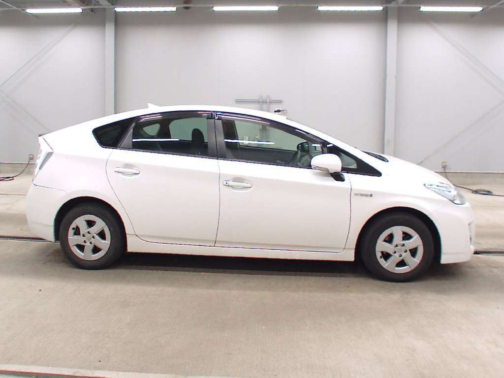 2011 Toyota Prius ZVW30[2]