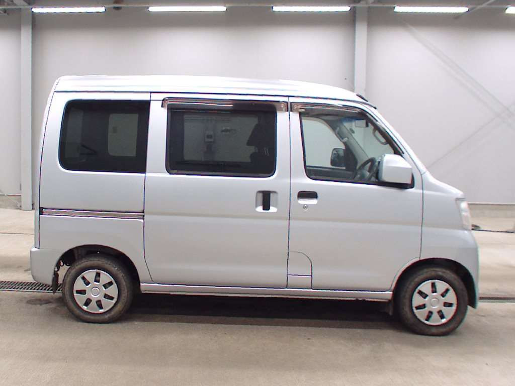 2017 Daihatsu Hijet Cargo S331V[2]