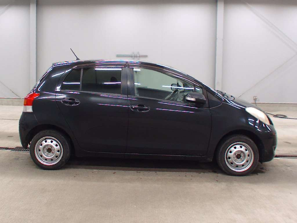 2008 Toyota Vitz SCP90[2]