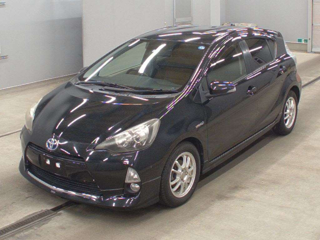 2013 Toyota Aqua NHP10[0]