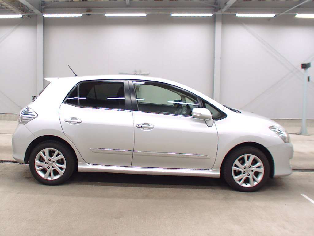 2012 Toyota Blade AZE154H[2]