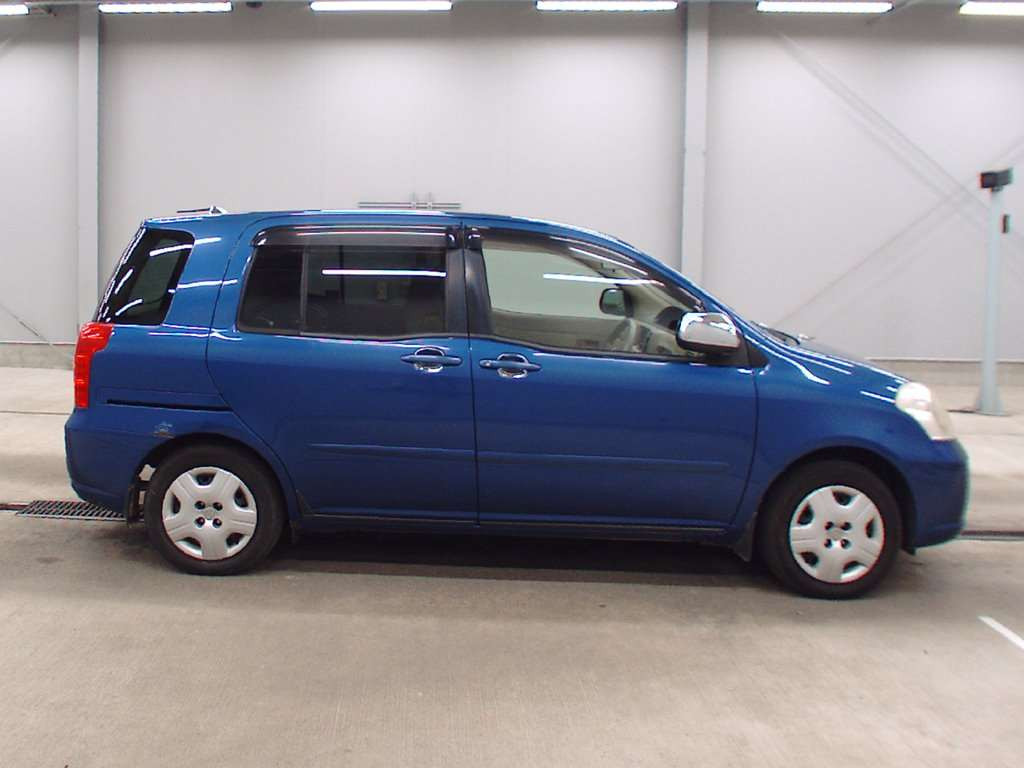 2005 Toyota Raum NCZ20[2]