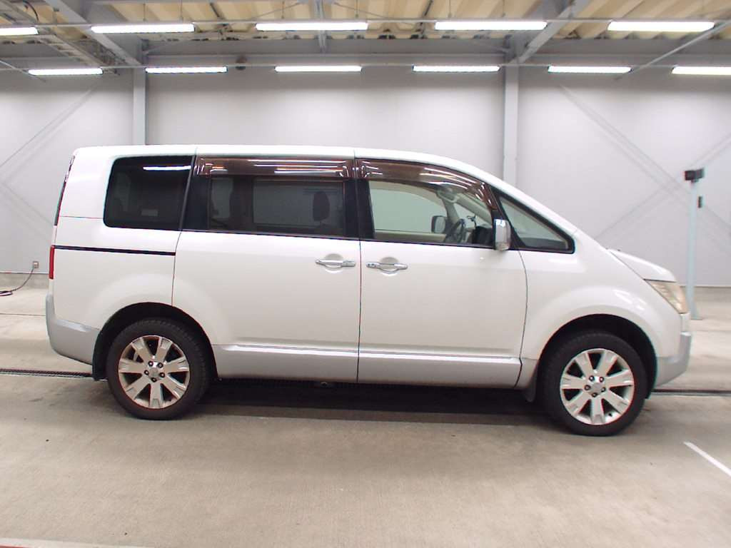 2008 Mitsubishi Delica D5 CV5W[2]