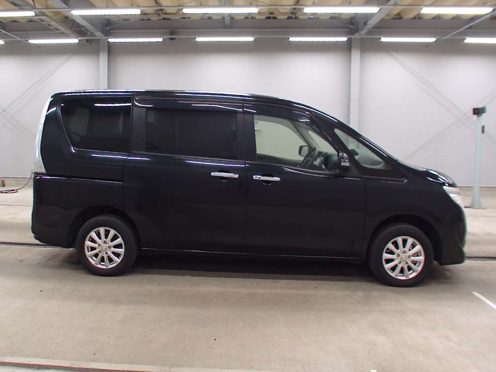 2014 Nissan Serena NC26[2]